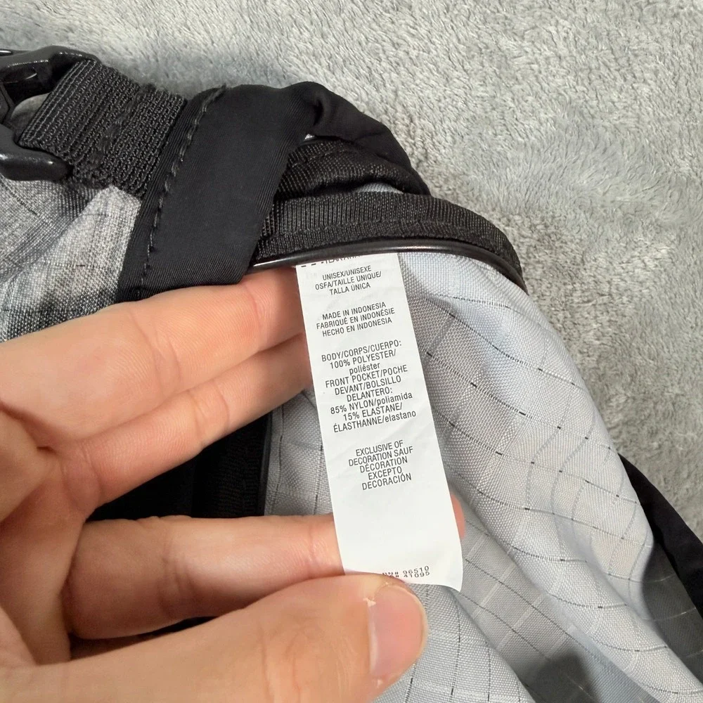 Under Armour Unisex OSFA Sling Bag Grey Black Armourvent Buckle Crossbody